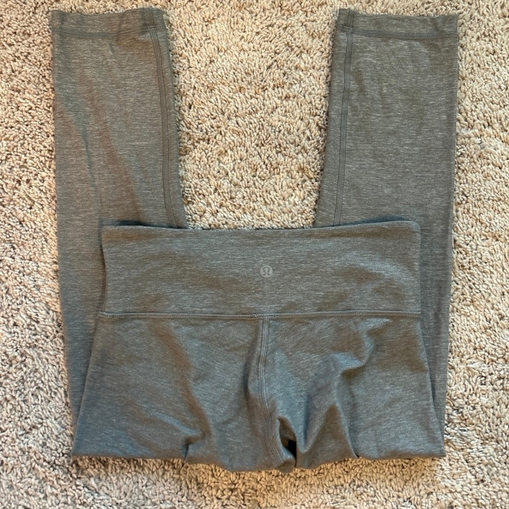 Lululemon Capri Leggings 🍋